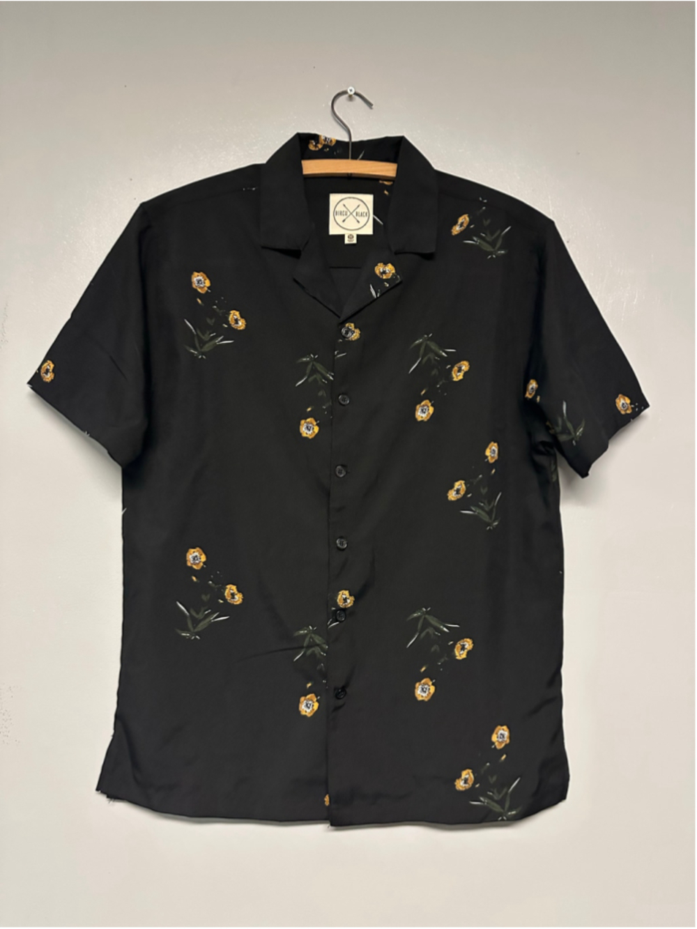 Birch Black Floral Casual Button Down Shirt, Mens Size Medium, Black/Yellow
